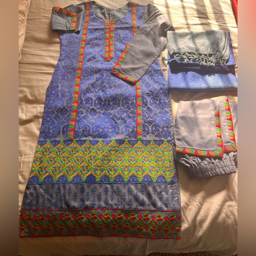 Pakistani Indian shalwar kameez